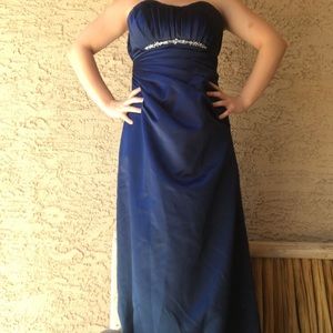 Stunning Navy blue prom/formal dress
